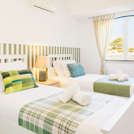 Britania Luxury Apartamento *