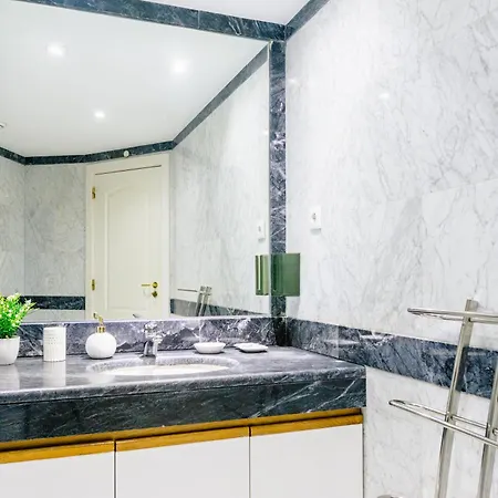 Britania Luxury Apartamento *