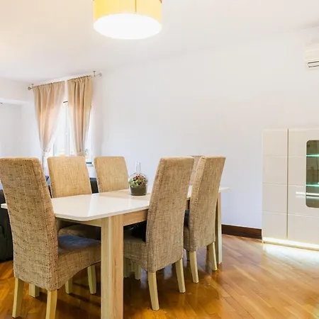 Britania Luxury Apartamento Parede